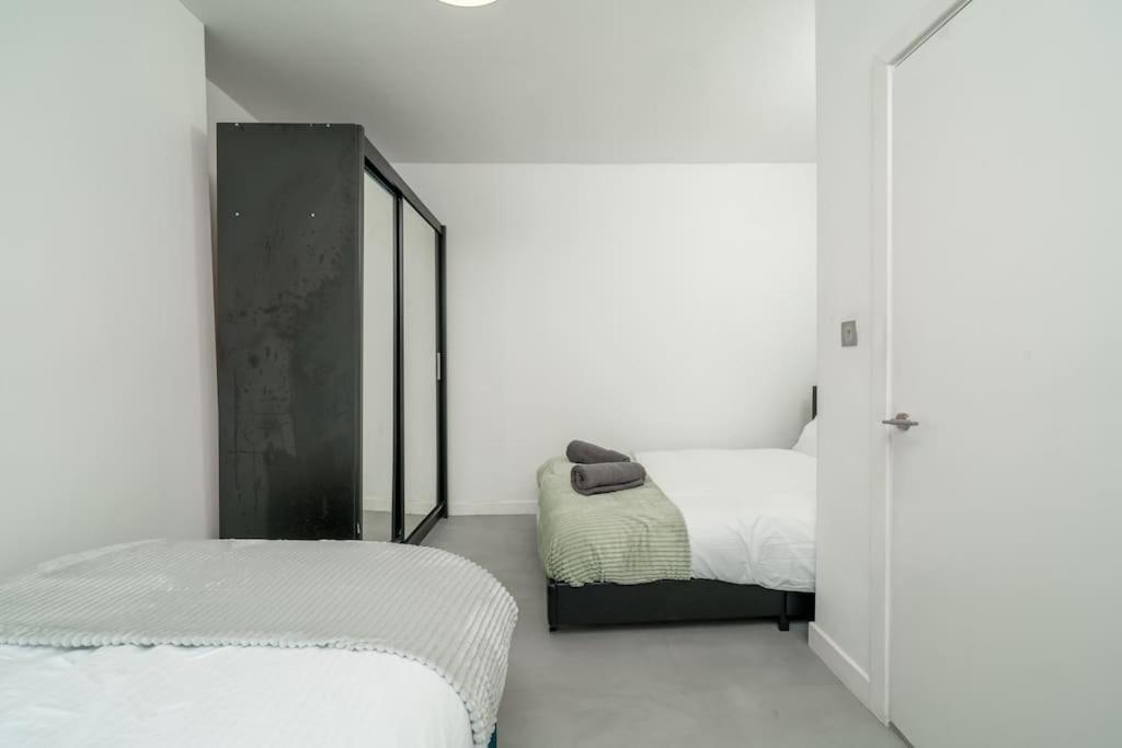 New 3Bed Stylish Apartment With Amazing Transport Лондон Екстер'єр фото